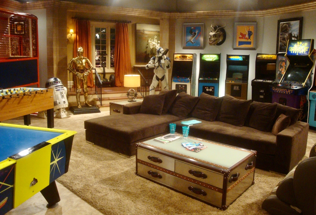 2 1/2 Men, Game Room
