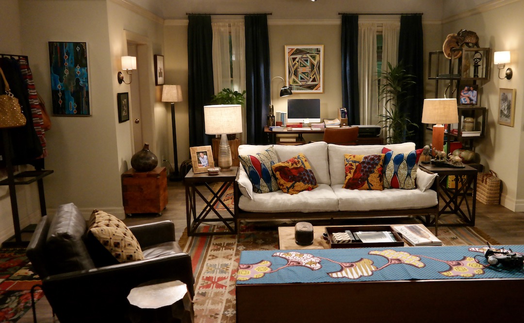 Bob Hearts Abishola, Chewy's Living Room